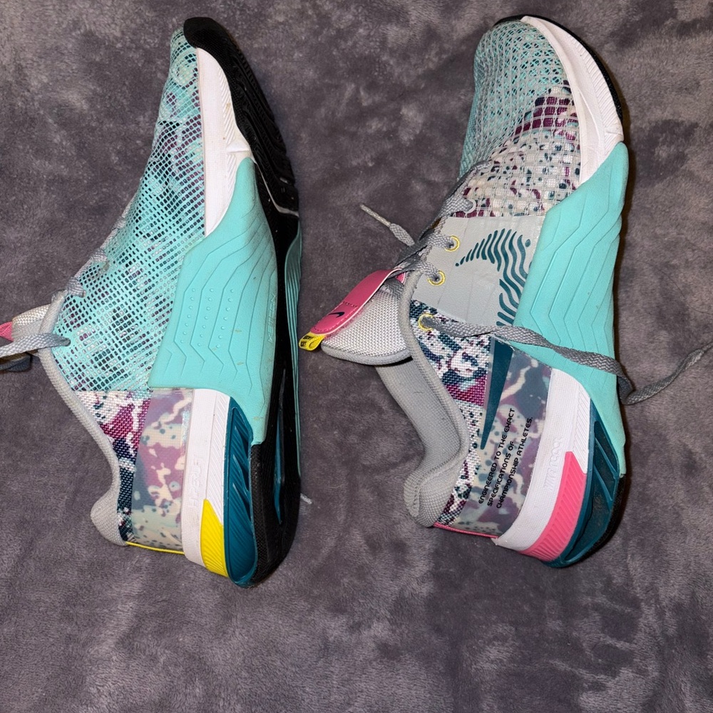 Nike Women's Teal and Pink Athletic Shoes